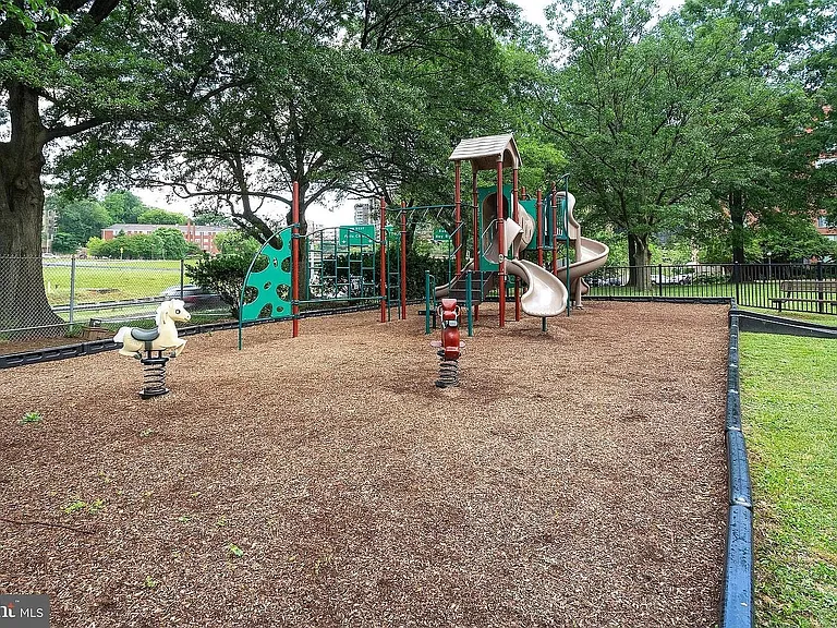 1021 Arlington Blvd #728 — Photo 32