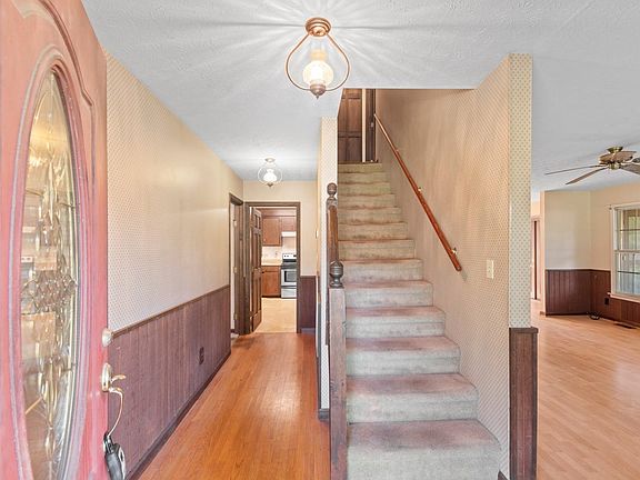 3rd image of 197 Glass Hill Dr.