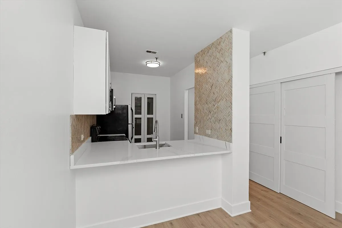 1 bed, 1.0 bath, $2,050 — Photo 4