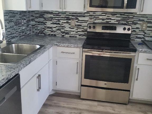 2nd image of 423 Cape Coral Pkwy W #101