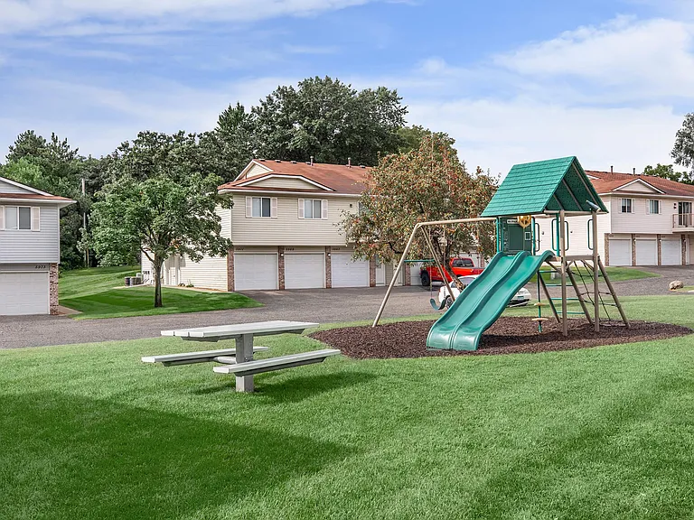 Parkview Manor — Photo 8