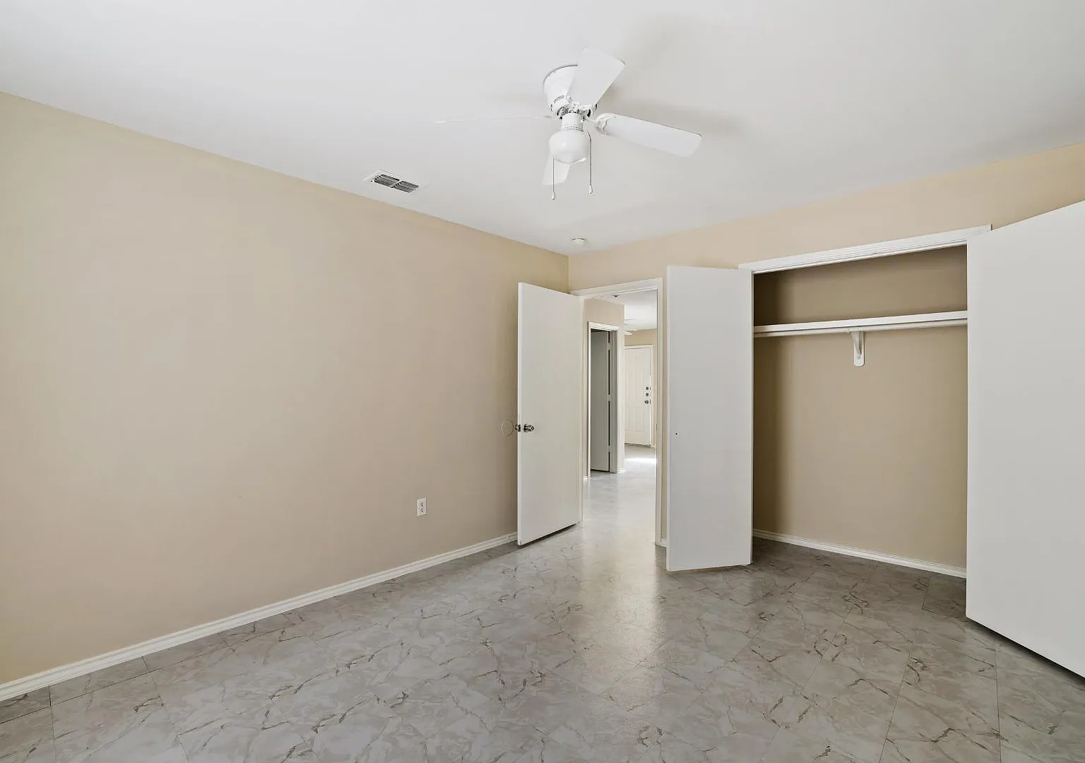 303 Gastel Cir - Unit 17 — Photo 3