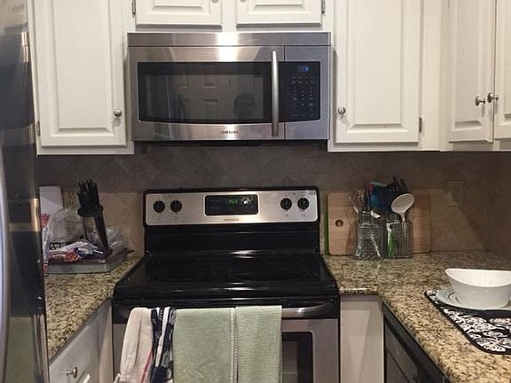 3rd image of 915 W 22nd 1/2 St APT 304