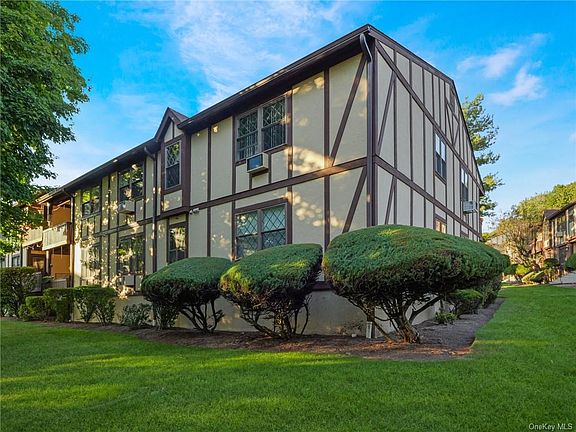 3rd image of 373 Sierra Vista Ln