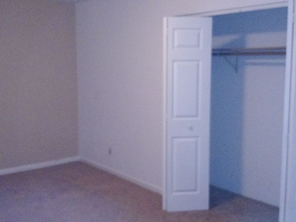 Large bedrooms, nice closet space