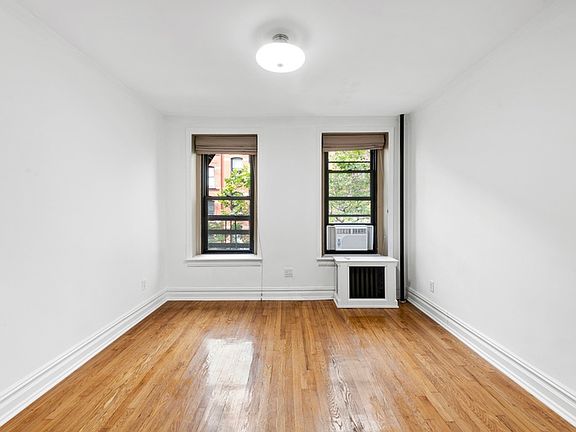 4th image of 211 E 88th St