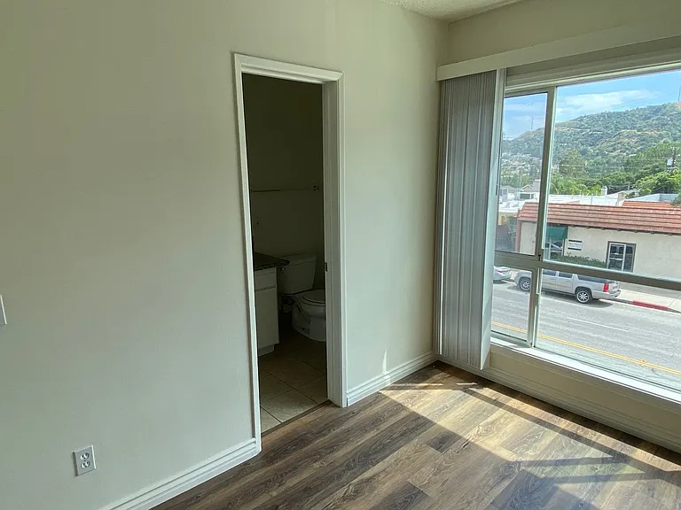 2665 Honolulu Ave — Photo 7