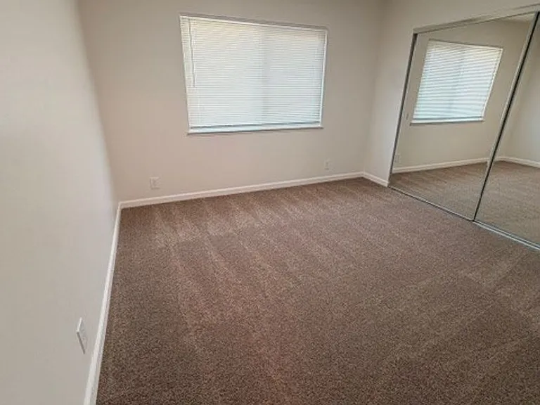 Dixon Townhouse — Photo 55