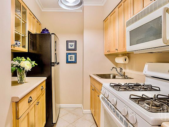 5th image of 357 E 57th St APT 8G