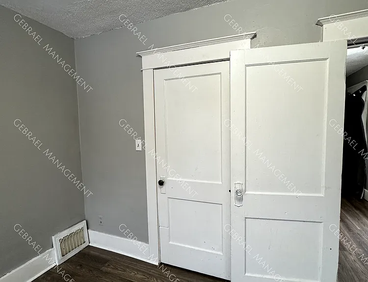 1635 Holmes St — Photo 10