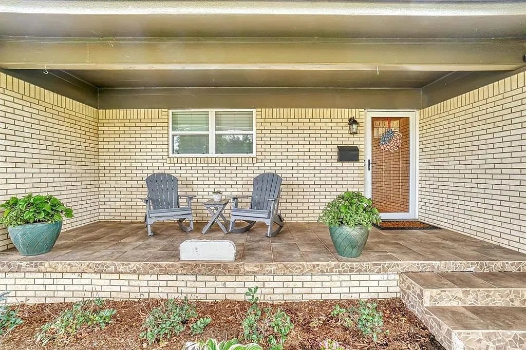 4 bed, 2220 sqft, $2,450 — Photo 3
