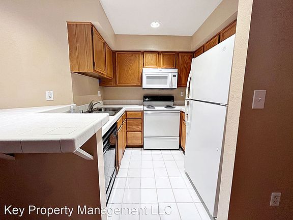 5th image of 2140 Pinetop Ln Unit 104