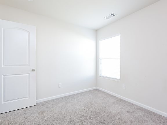 2nd image of 121 Colonial Walk