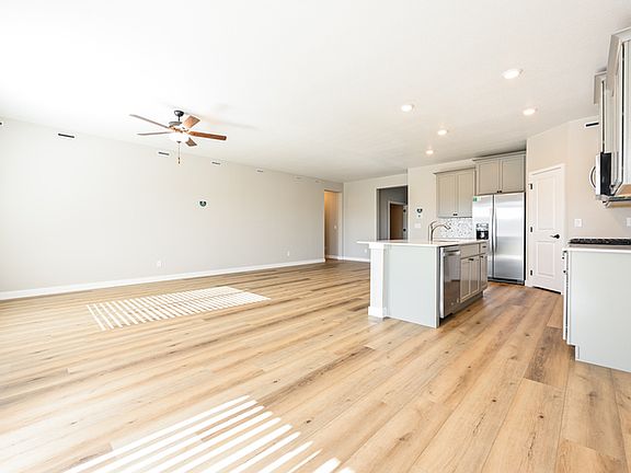5th image of 17734 E 94th Dr