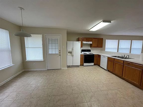 5th image of 6619 Valerian Ln