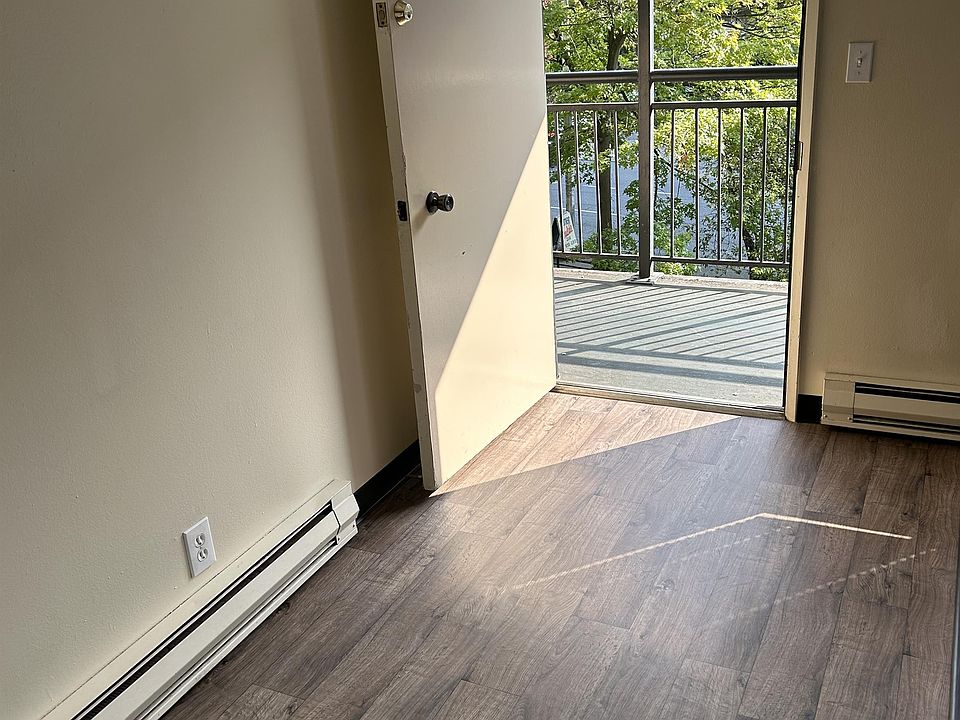 1st image of 4131 11th Ave NE APT 203