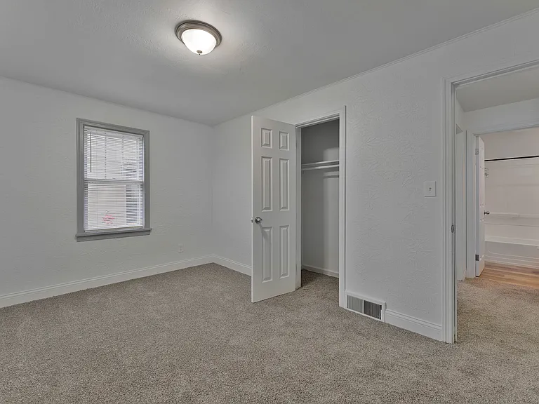 1539 Weston Ave — Photo 17