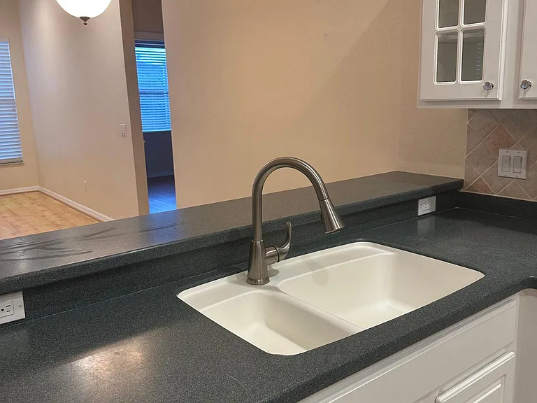 1003 Ridgemount Pl — Photo 5