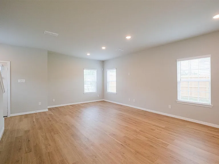 6434 New York St — Photo 5
