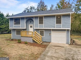 2432 Mistletoe Ln, Snellville, GA 30039