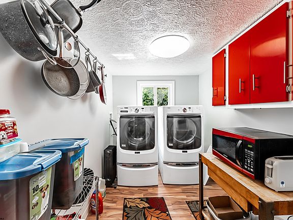 5th image of 927 Fairfax Dr