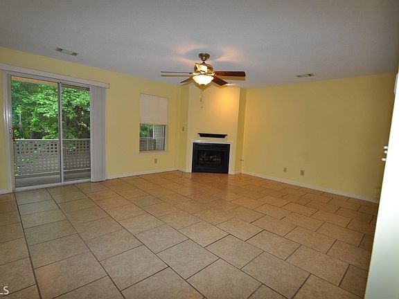 3rd image of 704 Ridgelake Dr Unit 8
