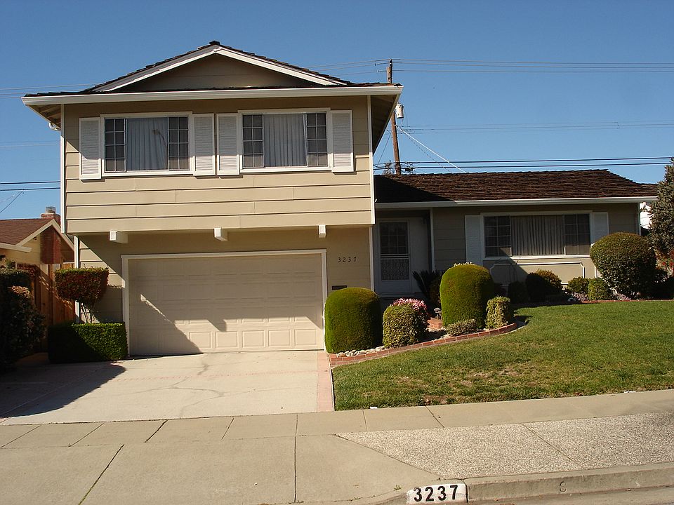 1st image of 3237 Desertwood Ln