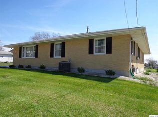 320 W Collins St, Mendon, IL 62351