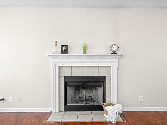 5th image of 378 Andrew Dr