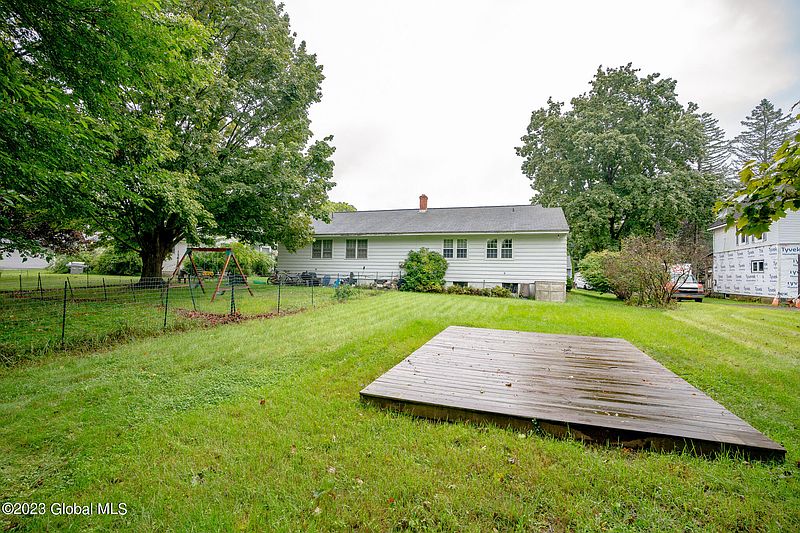 2nd image of 43 Cherry Avenue