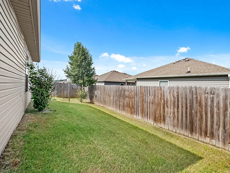 927 E Swift Dr — Photo 25