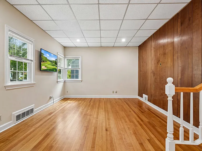 47 Rose Ave — Photo 11