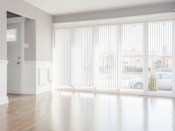3rd image of 8942 S Essex Ave