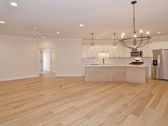 3rd image of 3081 White Oak Trl