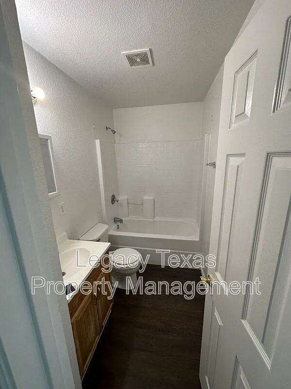 Building Photo - 901 N Border St #A
