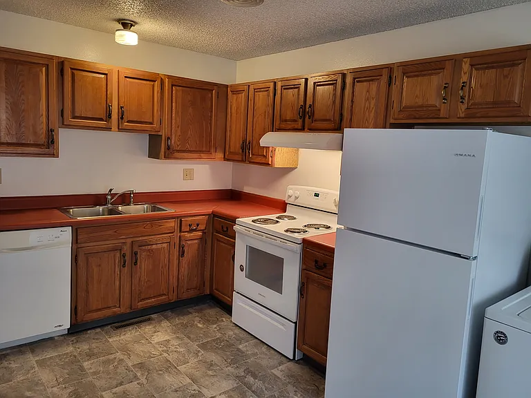 955 Boston Way — Photo 2