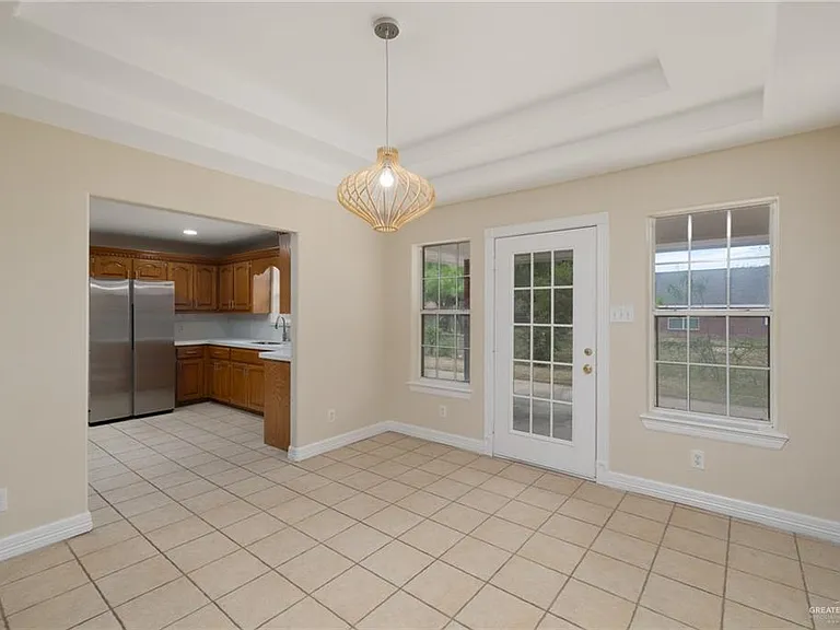 2403 Sunset Ln — Photo 4