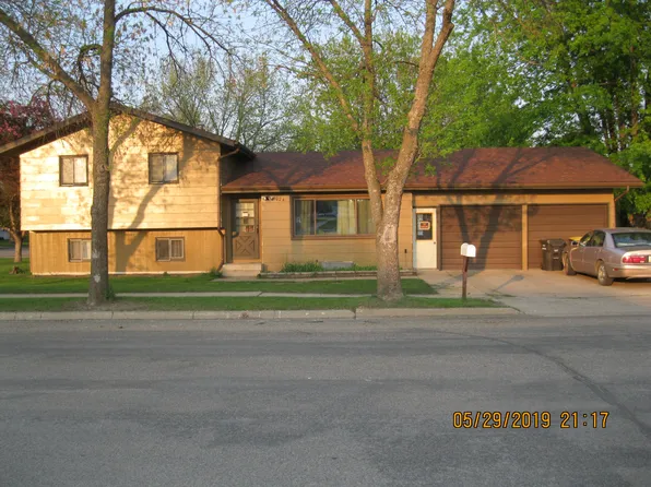 1024 8th Ave NE, Jamestown, ND 58401