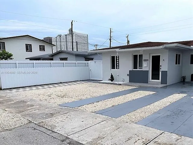 11230 SW 5th St — Photo 11