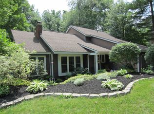 16 Algonquin Rd, Clifton Park, NY 12065