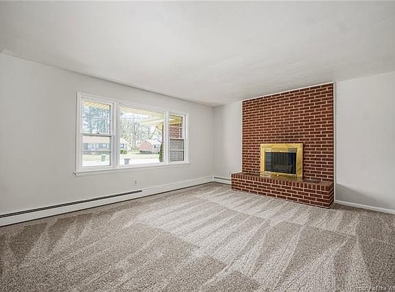 4th image of 15 Courtney Ave