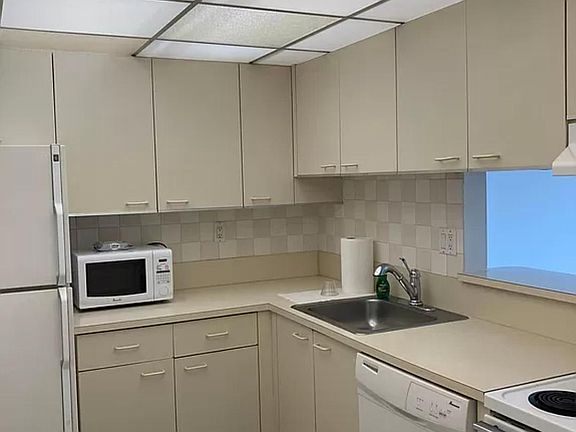 3rd image of 10431 N Kendall Dr APT D412
