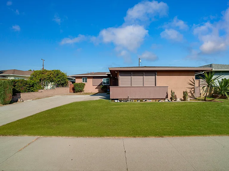 13708 Purche Ave — Photo 2