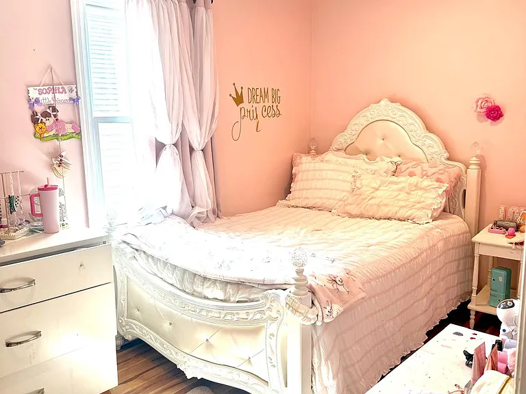 413 William St — Photo 8