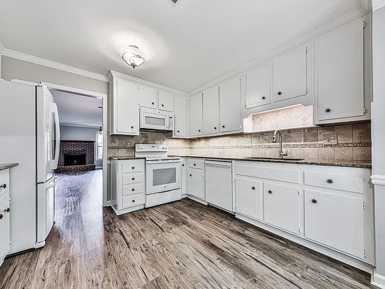 1365 Old Virginia Ct SE — Photo 12