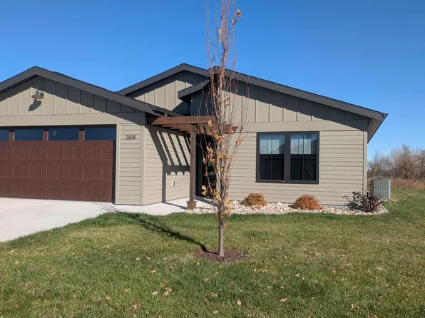 3908 Dorothys Ln, Spirit Lake, IA 51360