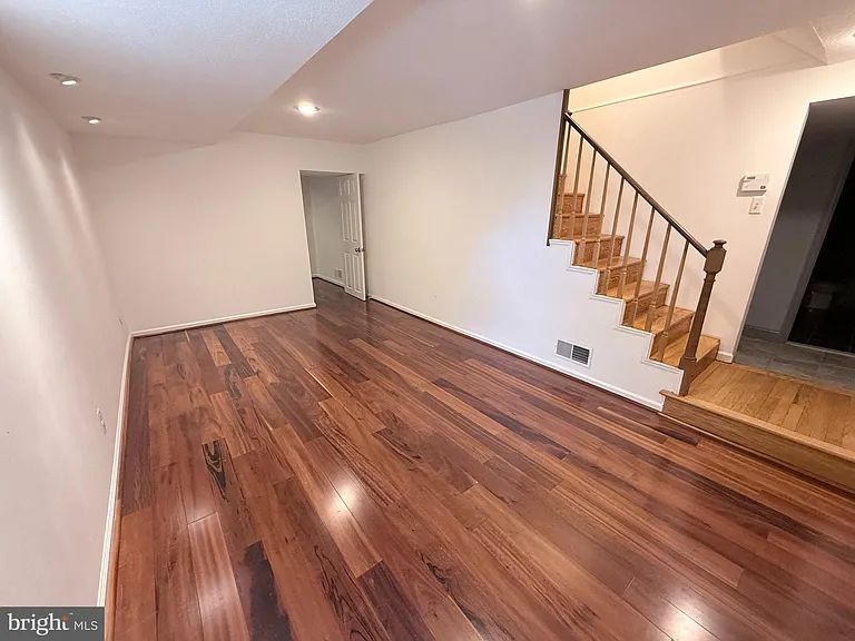 5021 Cathedral Ave NW — Photo 5