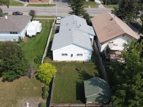 116 S 1st St W, Magrath, AB T0K 1J0