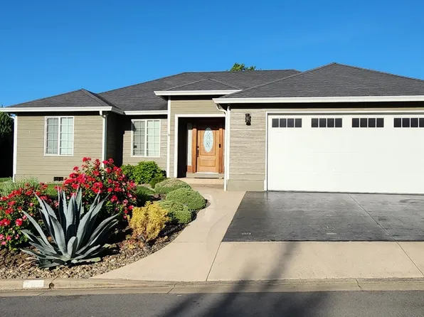 793 N Summerwood St, Roseburg, OR 97471