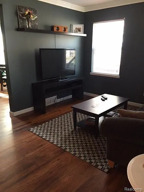 2 bed, 700 sqft, $1,350 — Photo 2